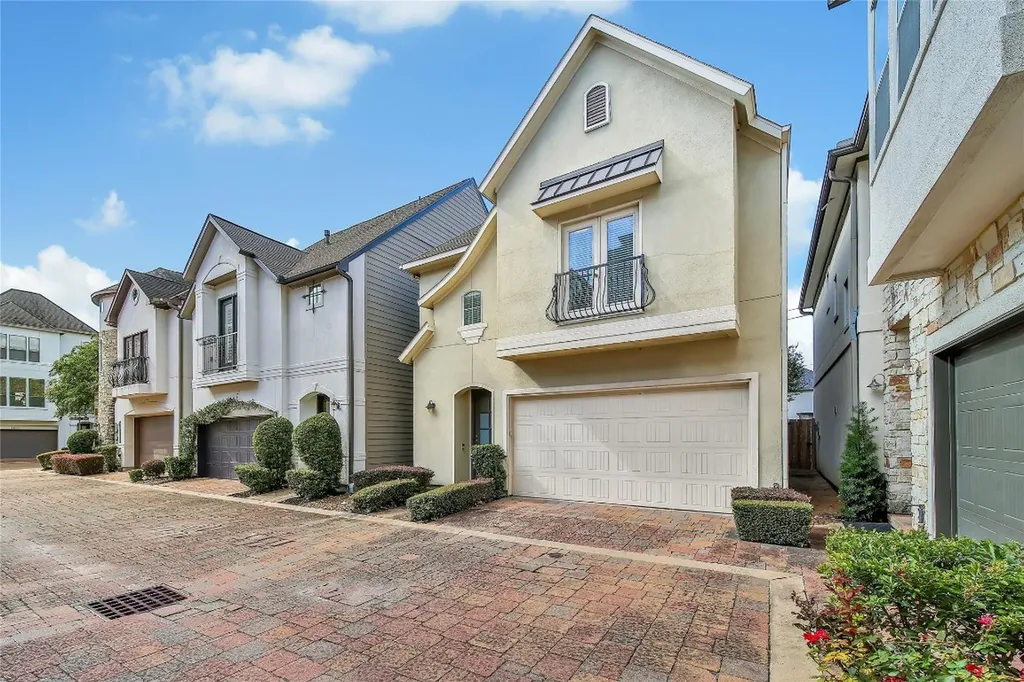 1113 Sherwood Trails Houston TX 77043