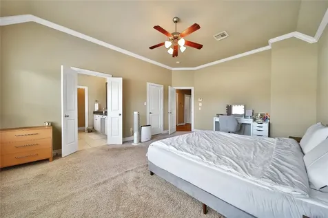 1113 Sherwood Trails Houston TX 77043