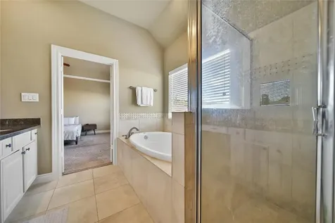 1113 Sherwood Trails Houston TX 77043