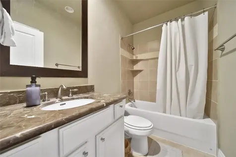 1113 Sherwood Trails Houston TX 77043