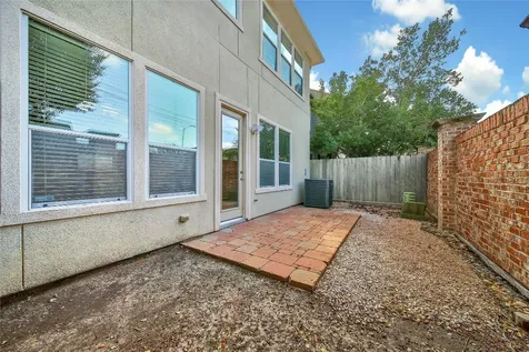 1113 Sherwood Trails Houston TX 77043