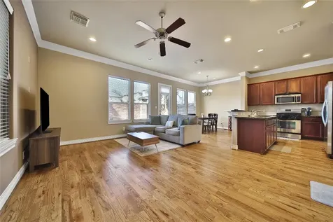 1113 Sherwood Trails Houston TX 77043