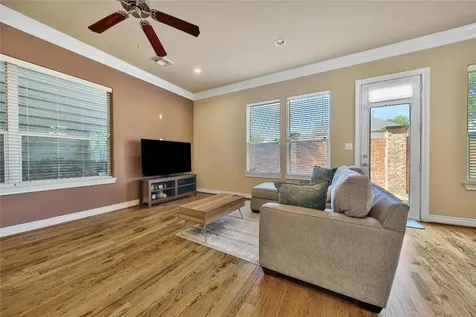1113 Sherwood Trails Houston TX 77043