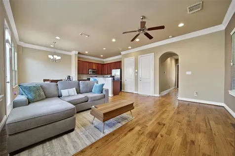 1113 Sherwood Trails Houston TX 77043