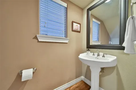1113 Sherwood Trails Houston TX 77043