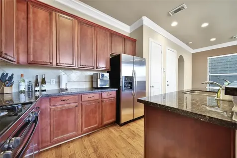 1113 Sherwood Trails Houston TX 77043