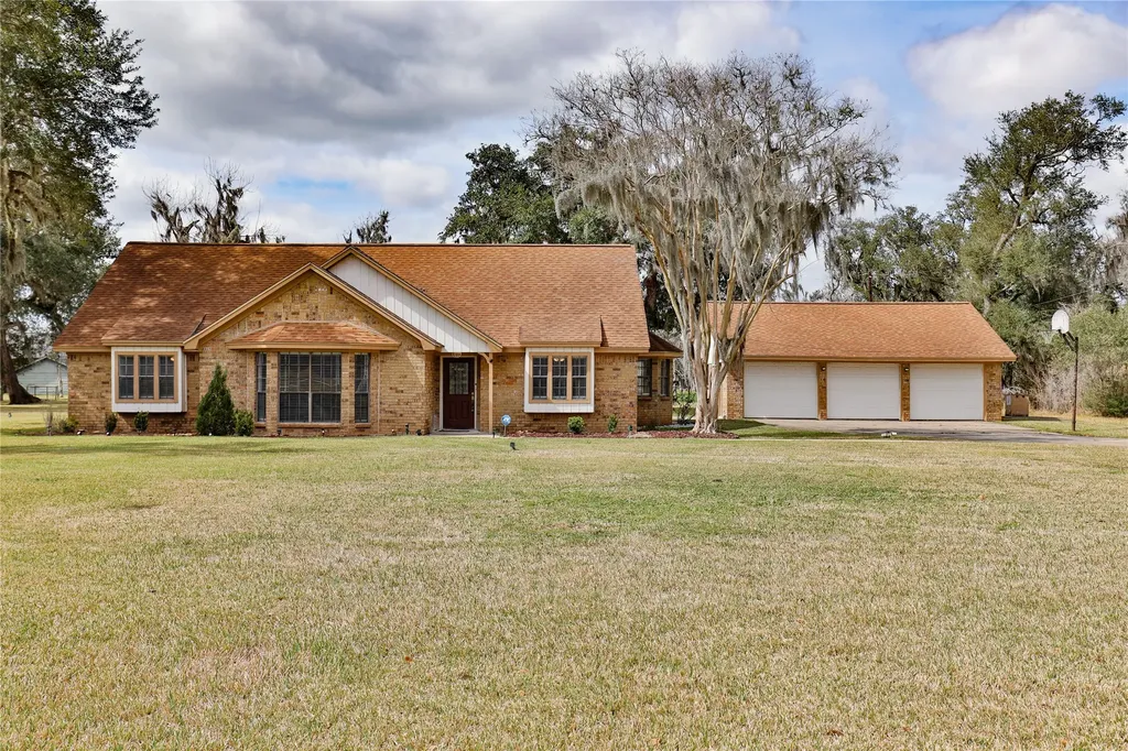 211 Bayou Road Lake Jackson TX 77566