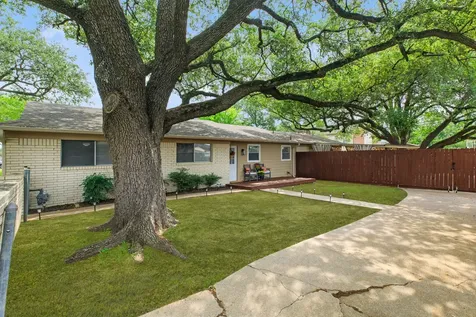 3902 Stillmeadow Drive Bryan TX 77802