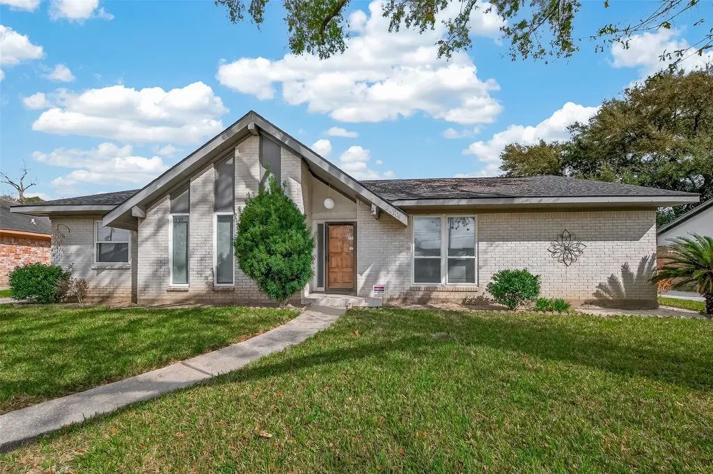 8410 Twin Hills Drive Houston TX 77071