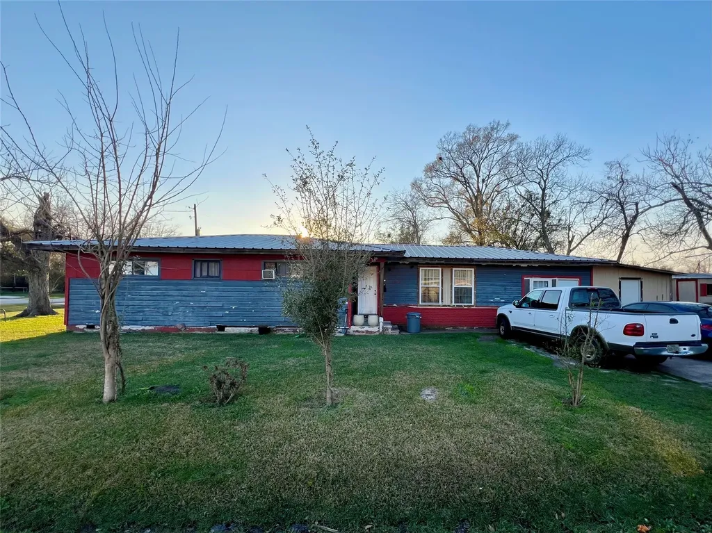 2950 Waco Street Beaumont TX 77701