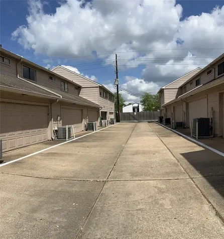 13798 Hollowgreen Drive 305 Houston TX 77082