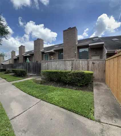 13798 Hollowgreen Drive 305 Houston TX 77082