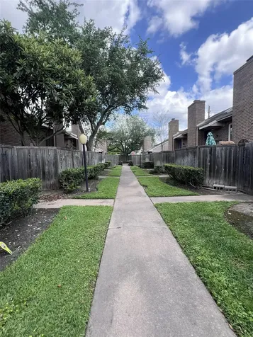 13798 Hollowgreen Drive 305 Houston TX 77082
