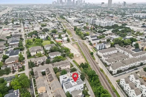 5228 Maxie Street B Houston TX 77007