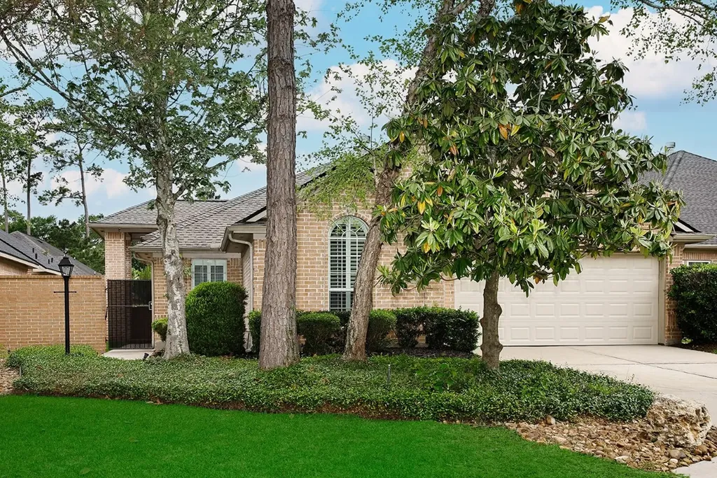 15 Rockledge The Woodlands TX 77382