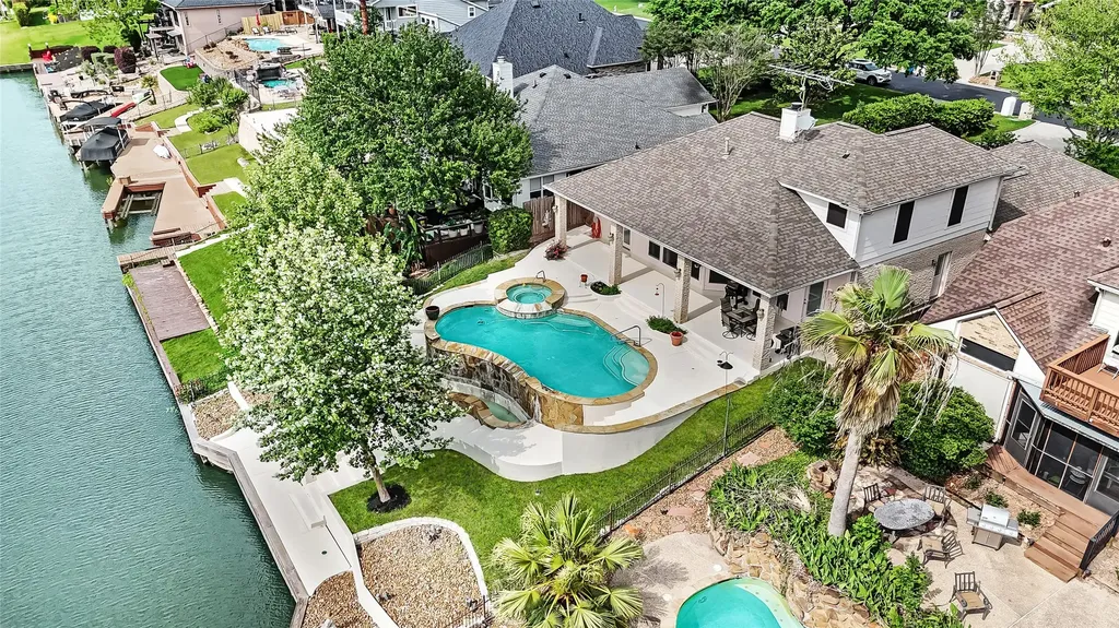 12516 Lake Vista Drive Willis TX 77318