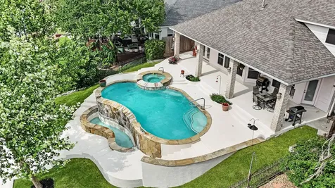 12516 Lake Vista Drive Willis TX 77318
