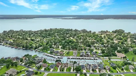 12516 Lake Vista Drive Willis TX 77318