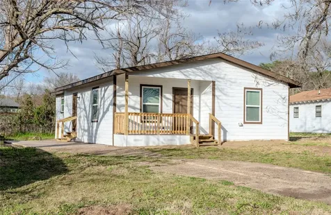 729 N Planters Street Emory TX 75440