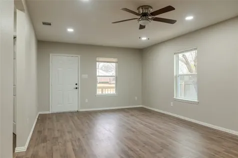 729 N Planters Street Emory TX 75440