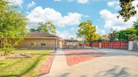 902 Ashford Parkway Houston TX 77077