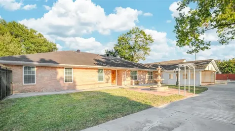 902 Ashford Parkway Houston TX 77077