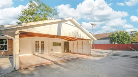 902 Ashford Parkway Houston TX 77077