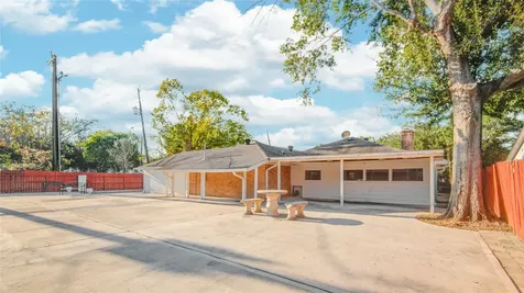 902 Ashford Parkway Houston TX 77077