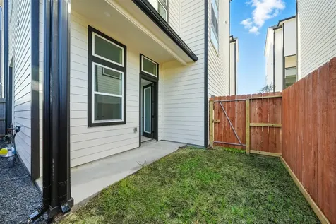 1913 Hoskins Drive E Houston TX 77080
