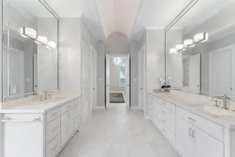 2727 S Southern Oaks Drive Houston TX 77068