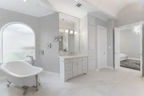 2727 S Southern Oaks Drive Houston TX 77068