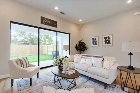 110 E 28th Street Houston TX 77008