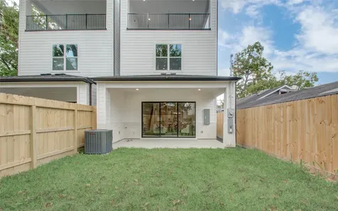 110 E 28th Street Houston TX 77008
