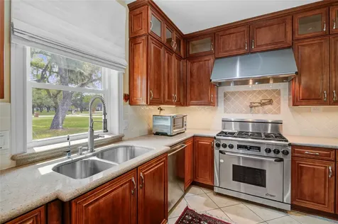 212 Teakwood Street Lake Jackson TX 77566