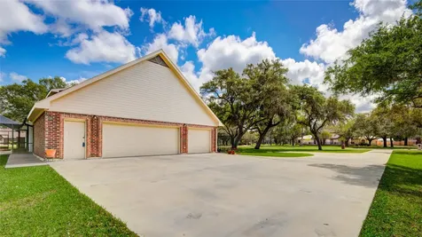 212 Teakwood Street Lake Jackson TX 77566