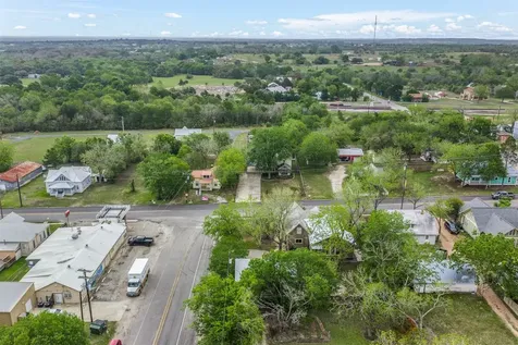 310 E Main Street Fayetteville TX 78940