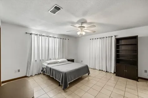 5206 Avenue P 1/2 Galveston TX 77551