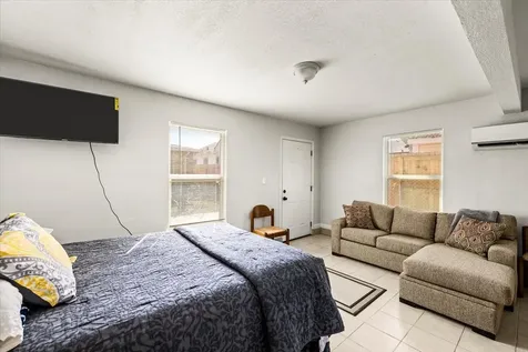 5206 Avenue P 1/2 Galveston TX 77551