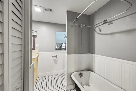 5206 Avenue P 1/2 Galveston TX 77551
