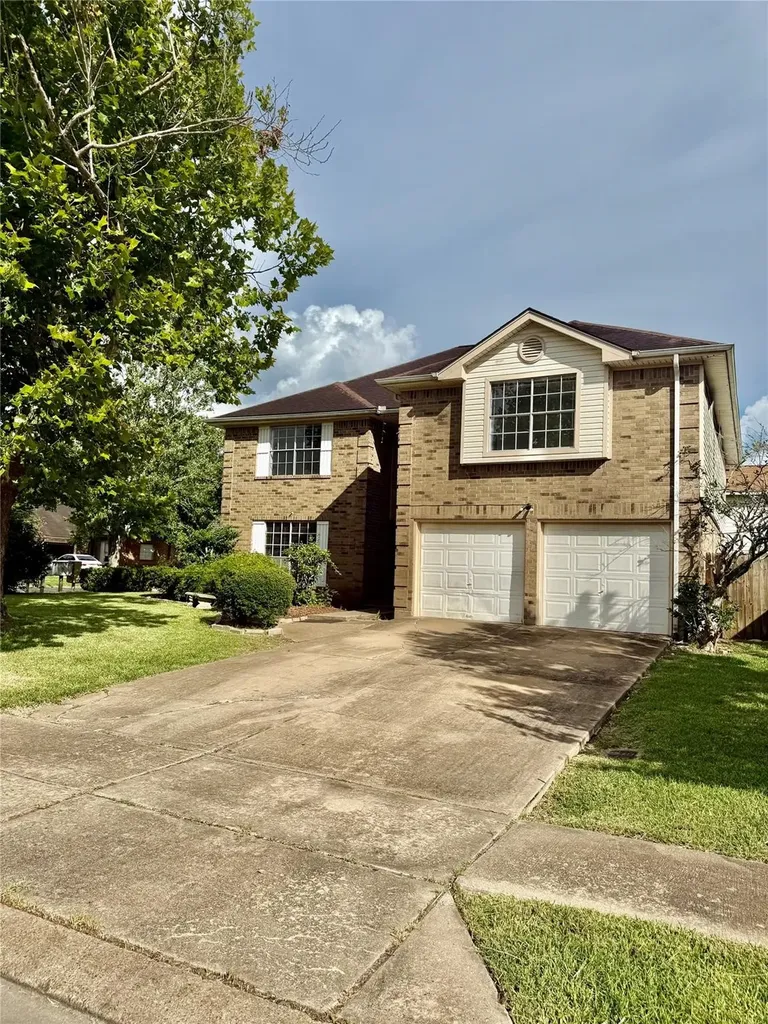 223 Almond Drive Lake Jackson TX 77566