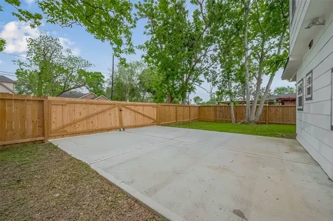 9005 Hilda Street Houston TX 77033