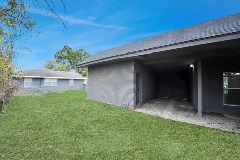 2626 Knotty Oaks Trail Houston TX 77045
