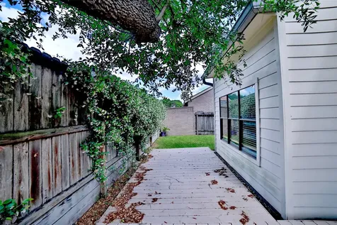 10318 Piping Rock Lane Houston TX 77042