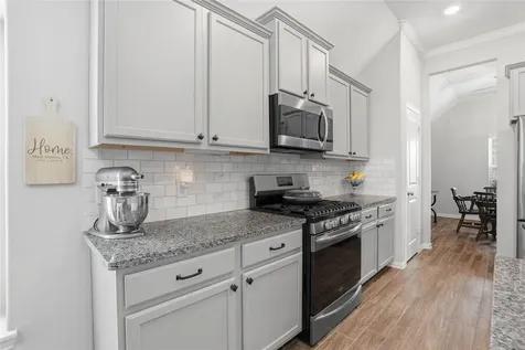 9218 Regan Way Mont Belvieu TX 77523