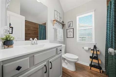 9218 Regan Way Mont Belvieu TX 77523
