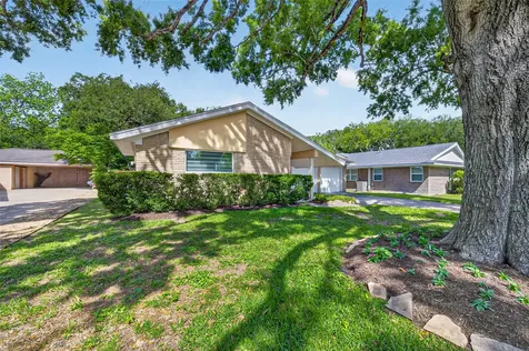 11230 Huggins Drive Houston TX 77035