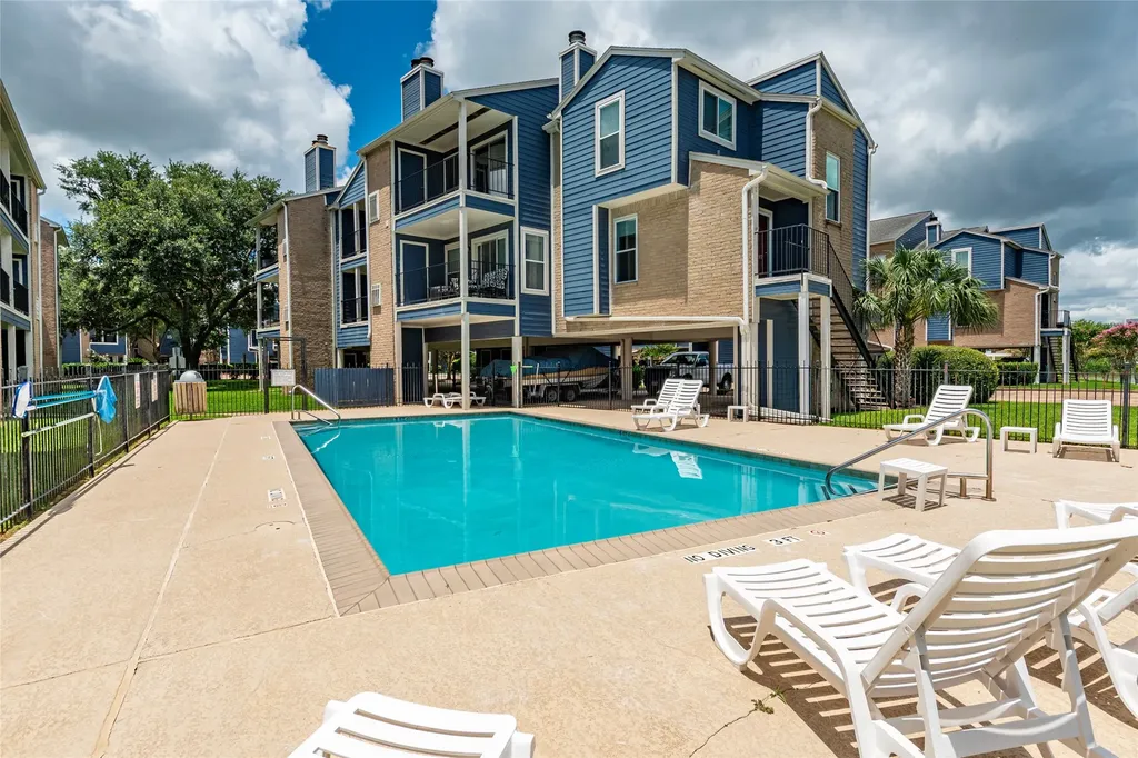 18515 Egret Bay Boulevard 1301 Webster TX 77058