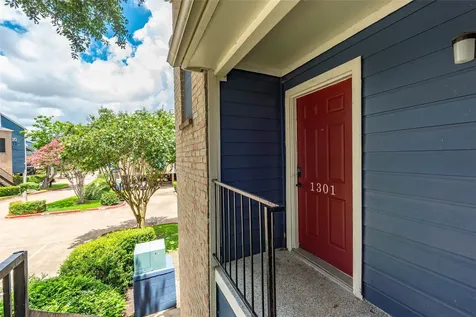 18515 Egret Bay Boulevard 1301 Webster TX 77058