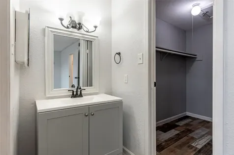 18515 Egret Bay Boulevard 1301 Webster TX 77058