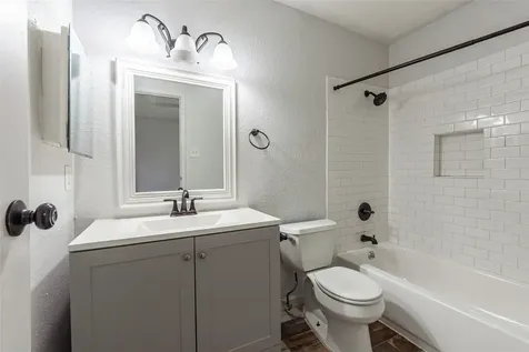 18515 Egret Bay Boulevard 1301 Webster TX 77058